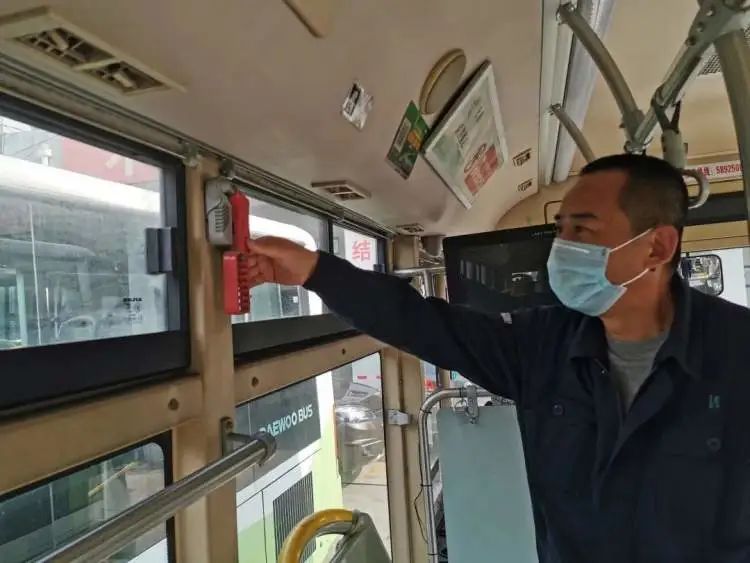 開學(xué)在即，公交開啟“護(hù)校復(fù)學(xué)”模式，對“大鼻子”校車及相關(guān)車輛開展大檢查！
