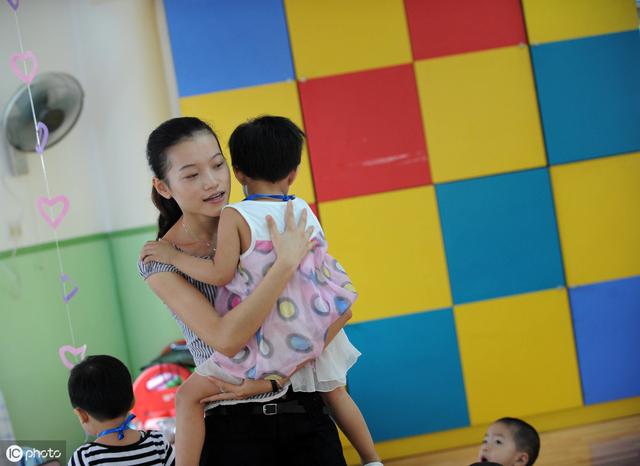 幼兒園門前的“離別”大戲：如何預(yù)防及應(yīng)對(duì)孩子的分離焦慮