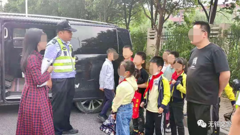 這樣的“黑校車(chē)”，你敢讓孩子坐嗎？