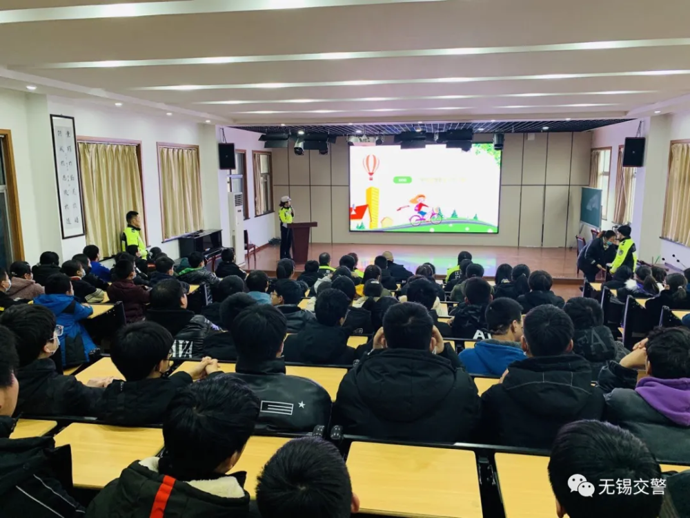 這樣的“黑校車(chē)”，你敢讓孩子坐嗎？
