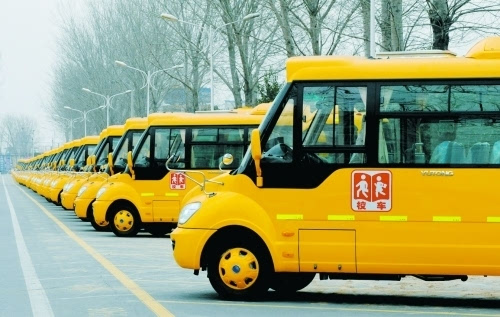 深圳校車統一變“大鼻子” 非國標校車將退出歷史舞臺