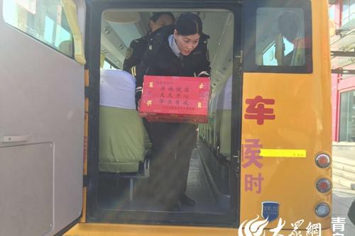 青島溫馨校車：“冬季送溫暖、衣舊暖人心”公益活動