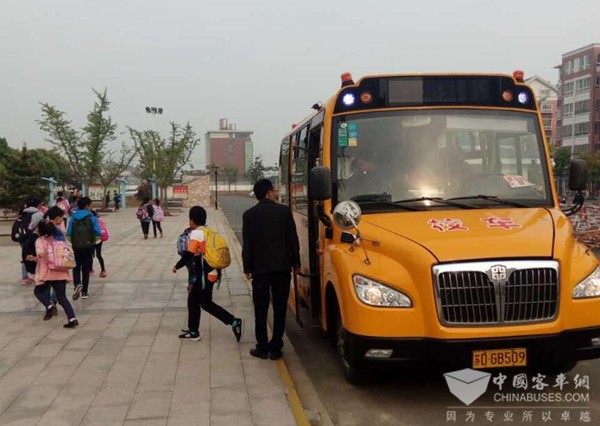 德耀集團的校車“生意經(jīng)”：怎一個“安全”了得