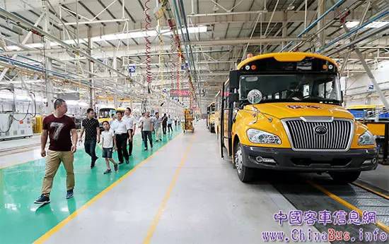 校車(chē)安全不是靠“45度角的仰望”，更需360度的行動(dòng)！TA做到了