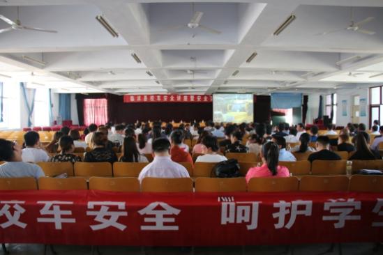 宇通客車用專業(yè)校車 守護(hù)孩子們的未來 