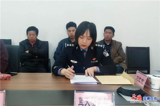 邢臺平鄉(xiāng)縣交警隊聯(lián)合教文廣新體局召開校車“打黑治違”專項整治會議