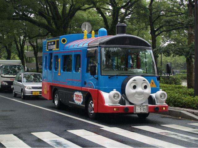 世界校車大PK，日本校車讓孩子搶著上學(xué)，俄羅斯校車讓孩子害怕