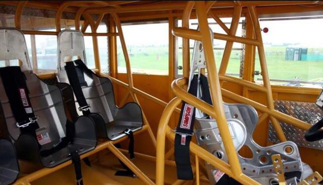 世界校車大PK，日本校車讓孩子搶著上學(xué)，俄羅斯校車讓孩子害怕