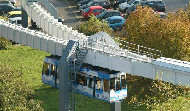 世界校車大PK，日本校車讓孩子搶著上學(xué)，俄羅斯校車讓孩子害怕