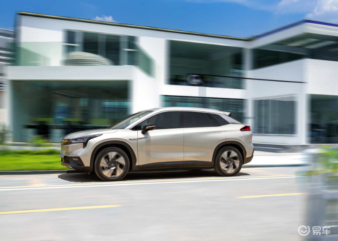 油價暴跌，燃油車限行取消！電動車的競爭力會就此喪失嗎？