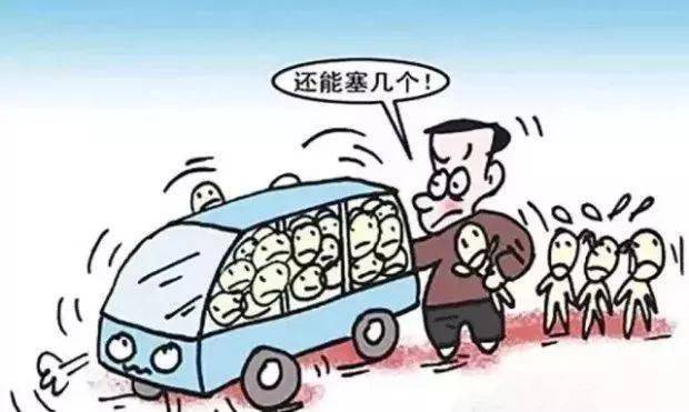 廣西：梧州這輛 “黑校車” 讓人嚇一跳！如此超載，實在危險