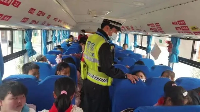 入企業，進學校 武漢交警多維度開展校車大治理