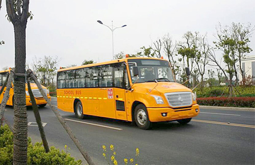 亞星“啟明星”校車(chē)開(kāi)赴鹽城