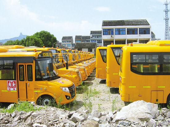 浙江溫嶺52輛嶄新校車為何“撂荒”農(nóng)村近一年