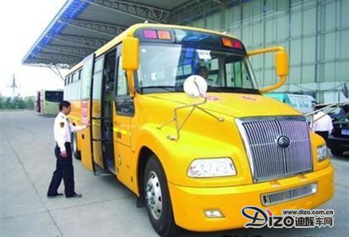 東莞規(guī)定校車司機無駕駛資格，校方處罰1至2萬元