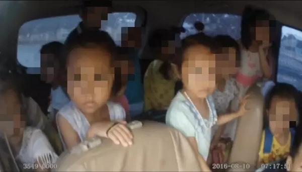 廣西桂林幼兒園校車司機闖卡為哪般？