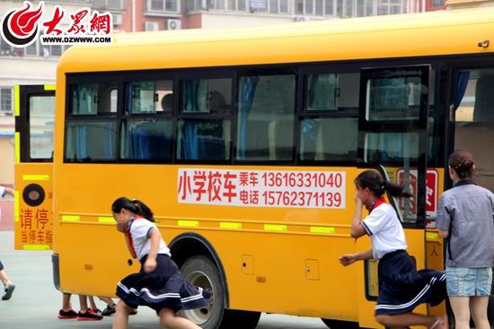 保障校車安全！莒縣舉行校車安全知識培訓(xùn)演練
