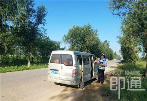 超載286%！河北衡水交警查獲兩輛“黑校車”