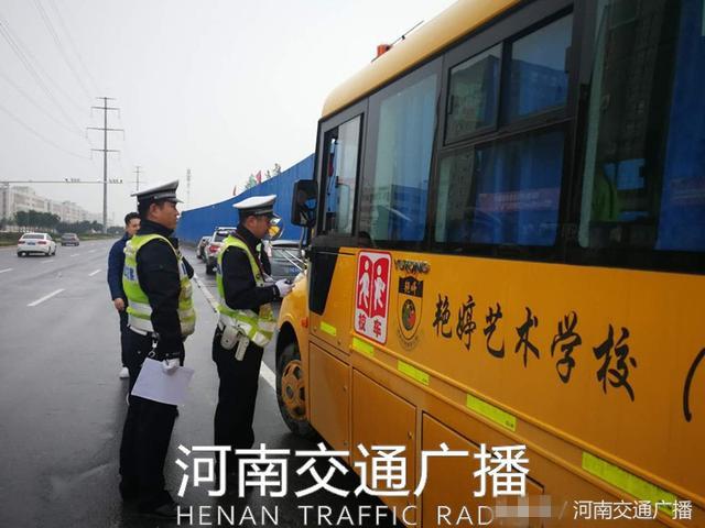 鄭州一幼兒園黑車接送孩子 司機無資質(zhì)