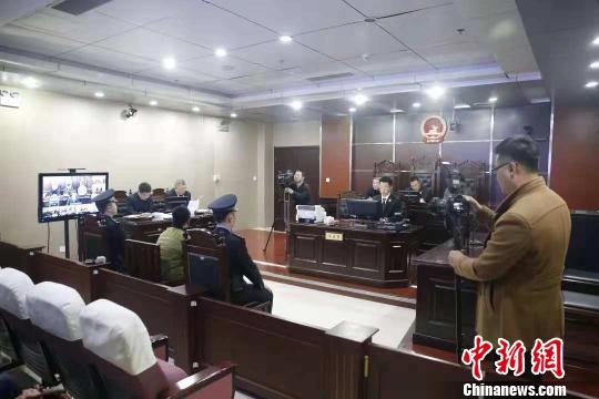 包頭超載校車宣判 案發(fā)時7人座客車實載27名學生