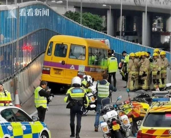 香港校車又出事！猛撞護欄 學童受困9人傷