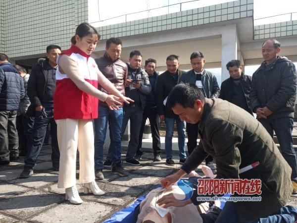 新寧縣舉辦校車司機救護知識培訓(xùn)班