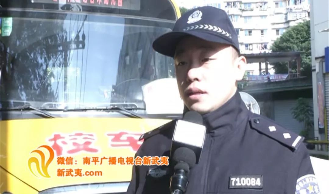 南平一幼兒園校車被砸  查看監(jiān)控發(fā)現(xiàn)……