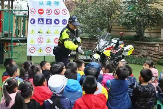 “走進(jìn)警營·驍騎印象”