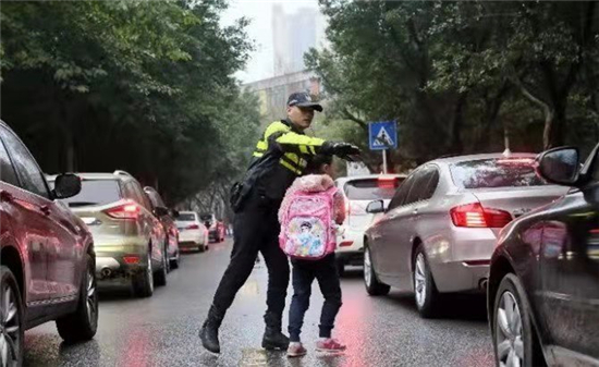 “走進(jìn)警營·驍騎印象”