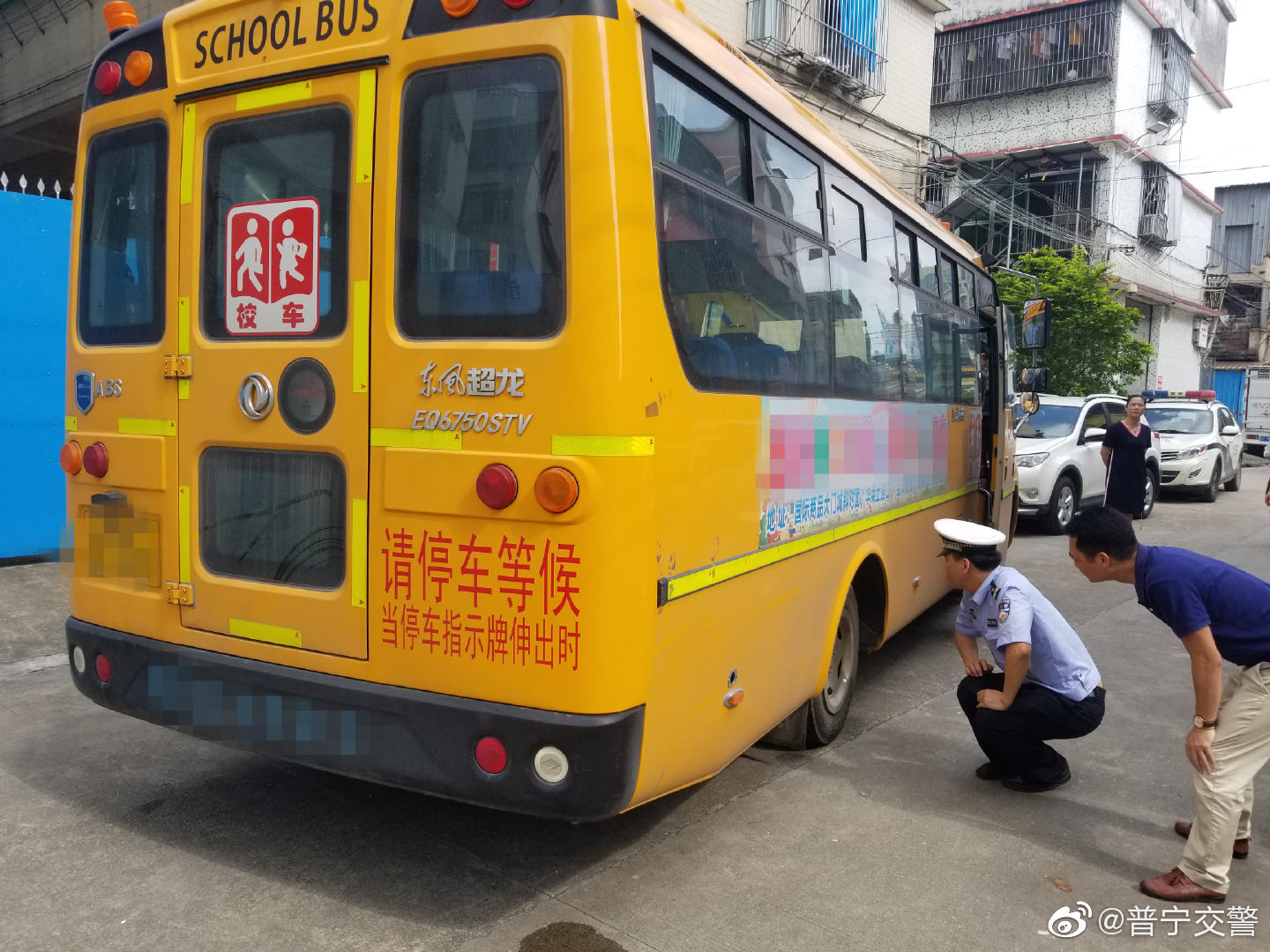 普寧交警聯合多部門走進幼兒園排查校車除隱患