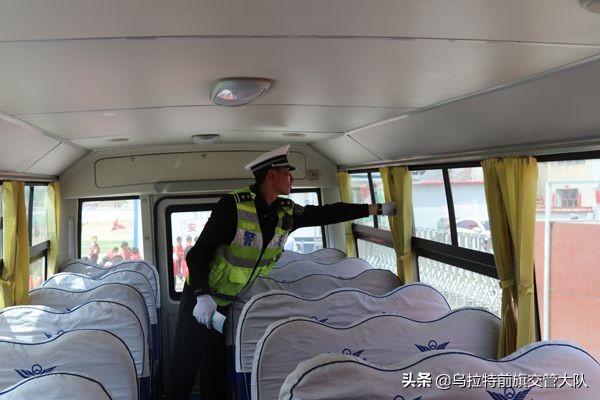 烏前旗大隊對轄區(qū)白彥花小學校車進行安全大檢查
