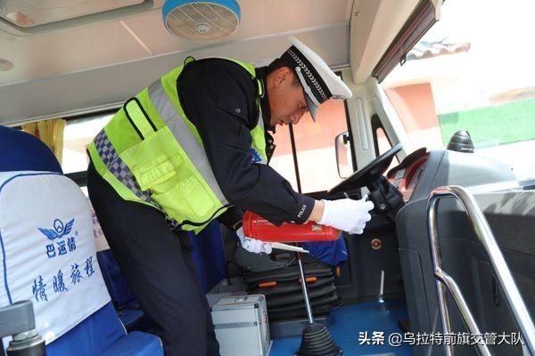 烏前旗大隊對轄區(qū)白彥花小學校車進行安全大檢查