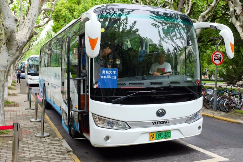 歷史深處開來復(fù)旦校車，顧頡剛、謝希德、蕭乾、朱東潤等常坐