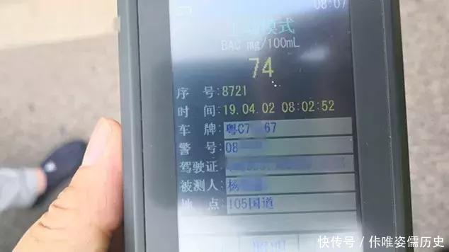 珠海90后黃毛小伙早上在馬路睡覺(jué)，被校車(chē)司機(jī)舉報(bào)，竟塞交警5000元求放過(guò)！
