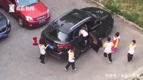 越野車當(dāng)校車光后備箱就塞了4個(gè)孩子 司機(jī)一臉無所謂