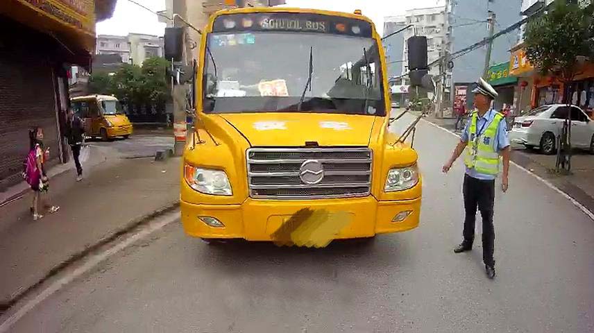 交警北塔大隊(duì): 校車及駕駛?cè)私煌ㄟ`法行為“零容忍”