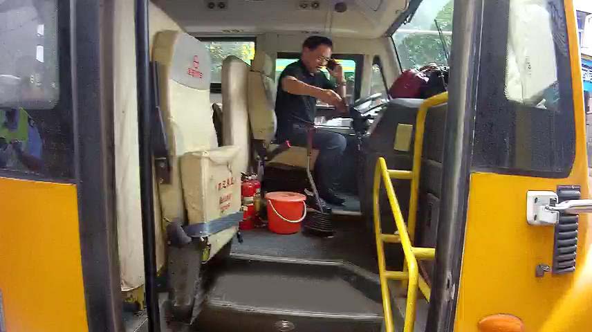 交警北塔大隊(duì): 校車及駕駛?cè)私煌ㄟ`法行為“零容忍”