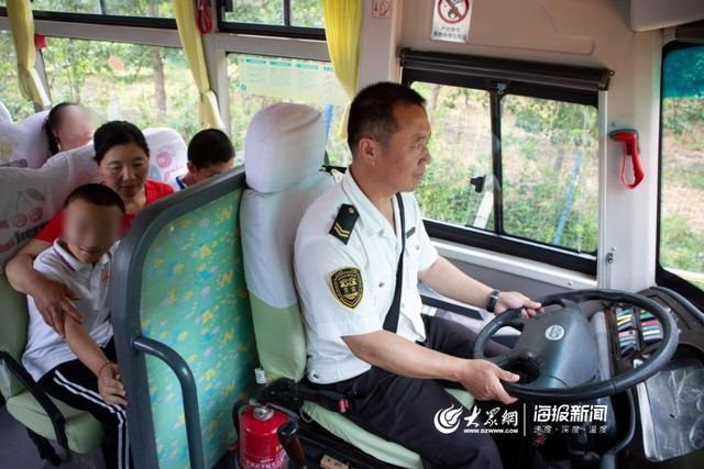 校車“寄養(yǎng)爸爸”好樣的！13年為3名孤殘兒童打造“溫馨之家”