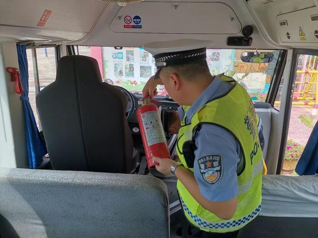 開學(xué)季！濟(jì)源交警深入校園送“安全”