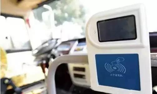 機智！湖北崇陽投用智慧校車：孩子遺忘在車上會自動報警