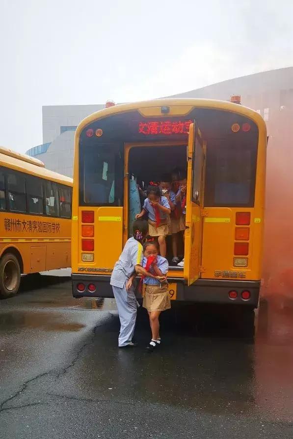 守護(hù)最“穩(wěn)”校車(chē)，牢筑“安全防火墻”