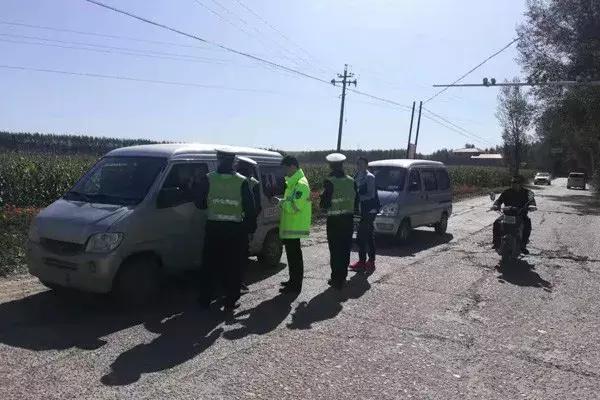 德惠交警大隊(duì)：查處超員“黑校車”