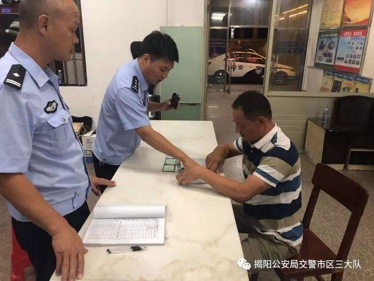 潮汕一校車被舉報(bào)！為了趕時(shí)間便逆向行駛的行為讓人后怕！