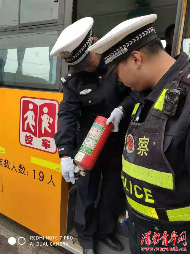 華陰交警大隊“提認識、抓源頭、排隱患、嚴管控”進一步加強校車安全管理