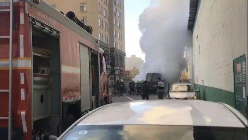 驚險(xiǎn)！延吉一司機(jī)用明火暖車(chē)，將校車(chē)燒成空殼！