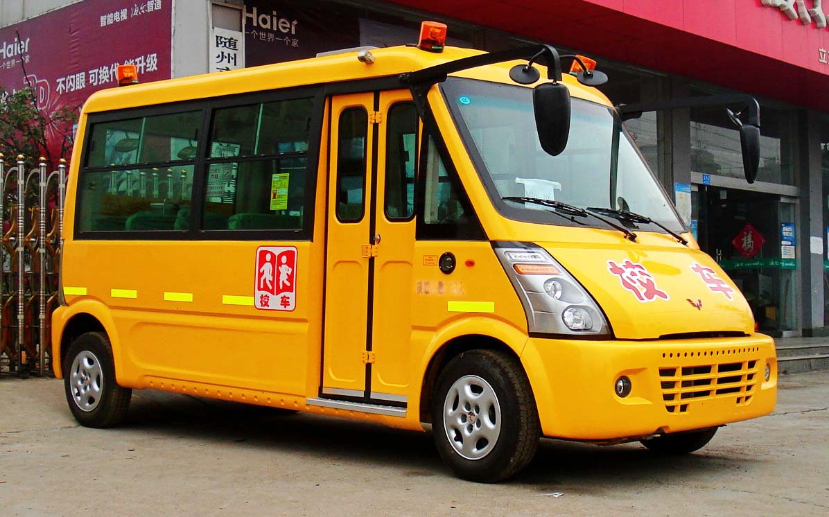 公交車和校車在同一線路，公交車可以拉線路內(nèi)的學生嗎？