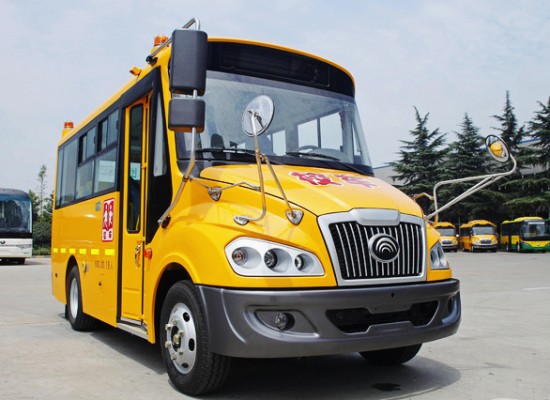 公交車和校車在同一線路，公交車可以拉線路內(nèi)的學生嗎？