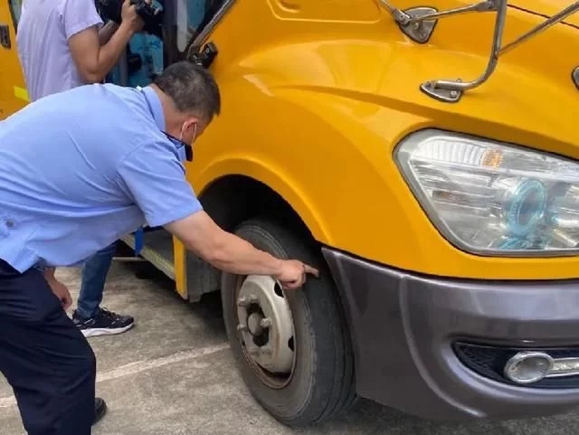 筑牢安全防線，民眾鎮開展幼兒園校車安全大檢查