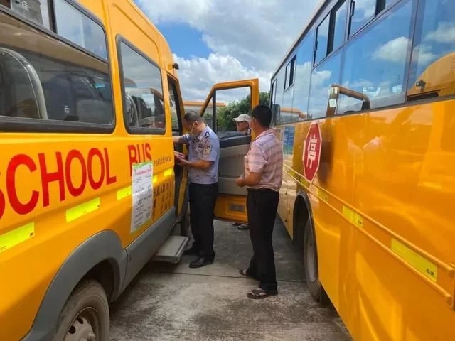 筑牢安全防線，民眾鎮開展幼兒園校車安全大檢查