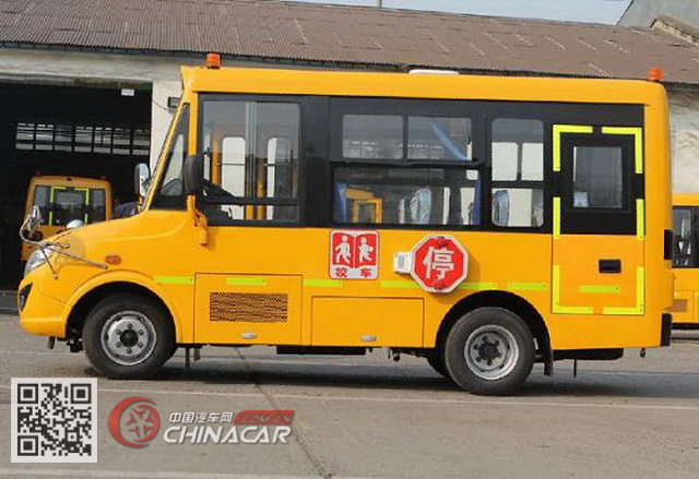 廣西一教育機構“校車”超載20％，結果罰款扣分